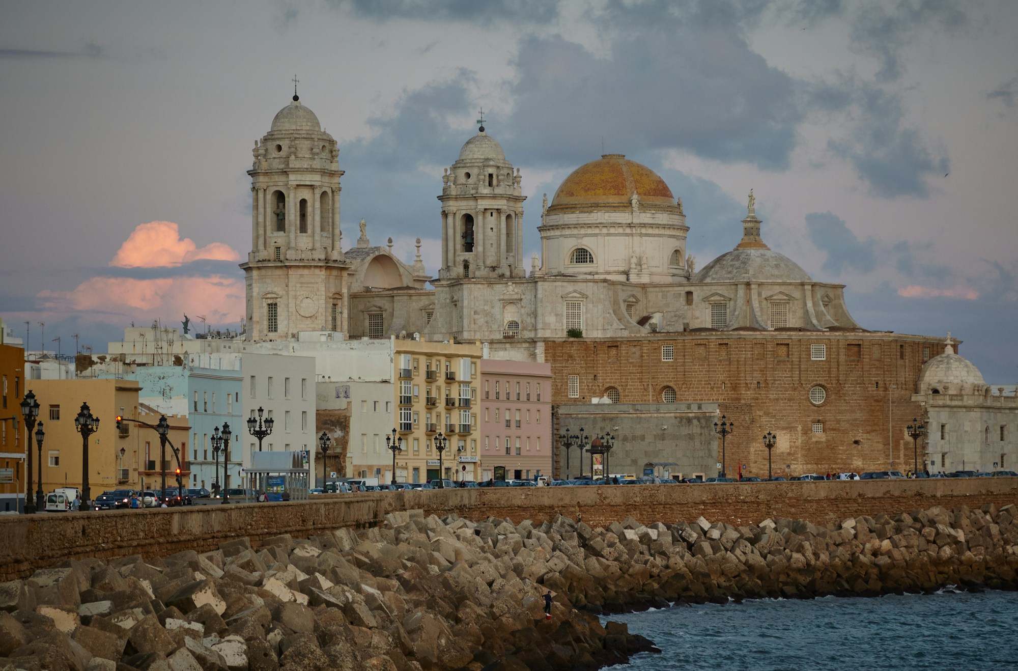 Cádiz-Kathedrale am Abend – Stimmung für den Landgang