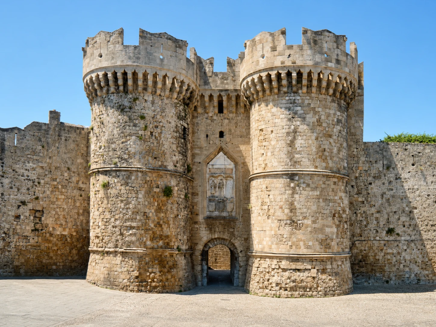 KI-Illustration des Marine Gate in Rhodos
