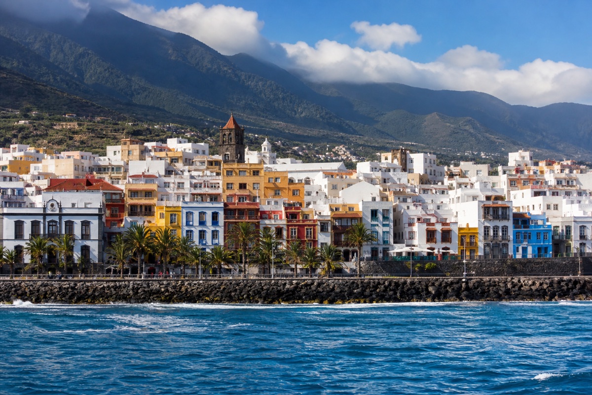 Bunte Häuser von Santa Cruz de La Palma an der Atlantikküste